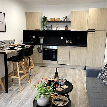 Bel Appartement Sur Cour Plein Centre Ville Et Parking Мулин Екстериор снимка