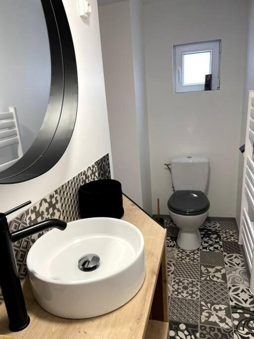Bel Appartement Sur Cour Plein Centre Ville Et Parking Мулин Екстериор снимка