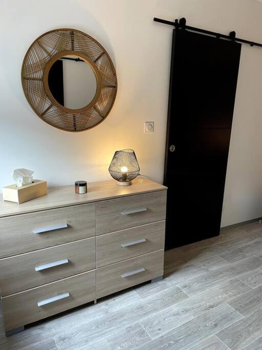 Bel Appartement Sur Cour Plein Centre Ville Et Parking Мулин Екстериор снимка